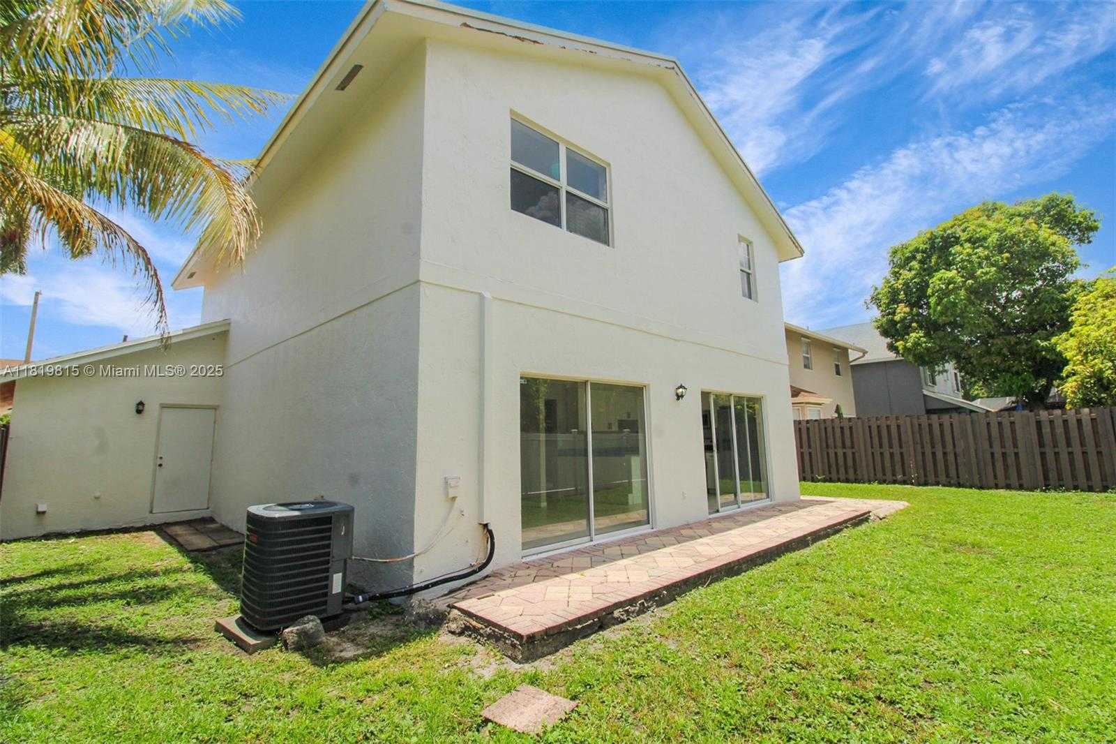 Small Image of 9741 SOUTH WEST 12TH ST, Pembroke Pines Number 31