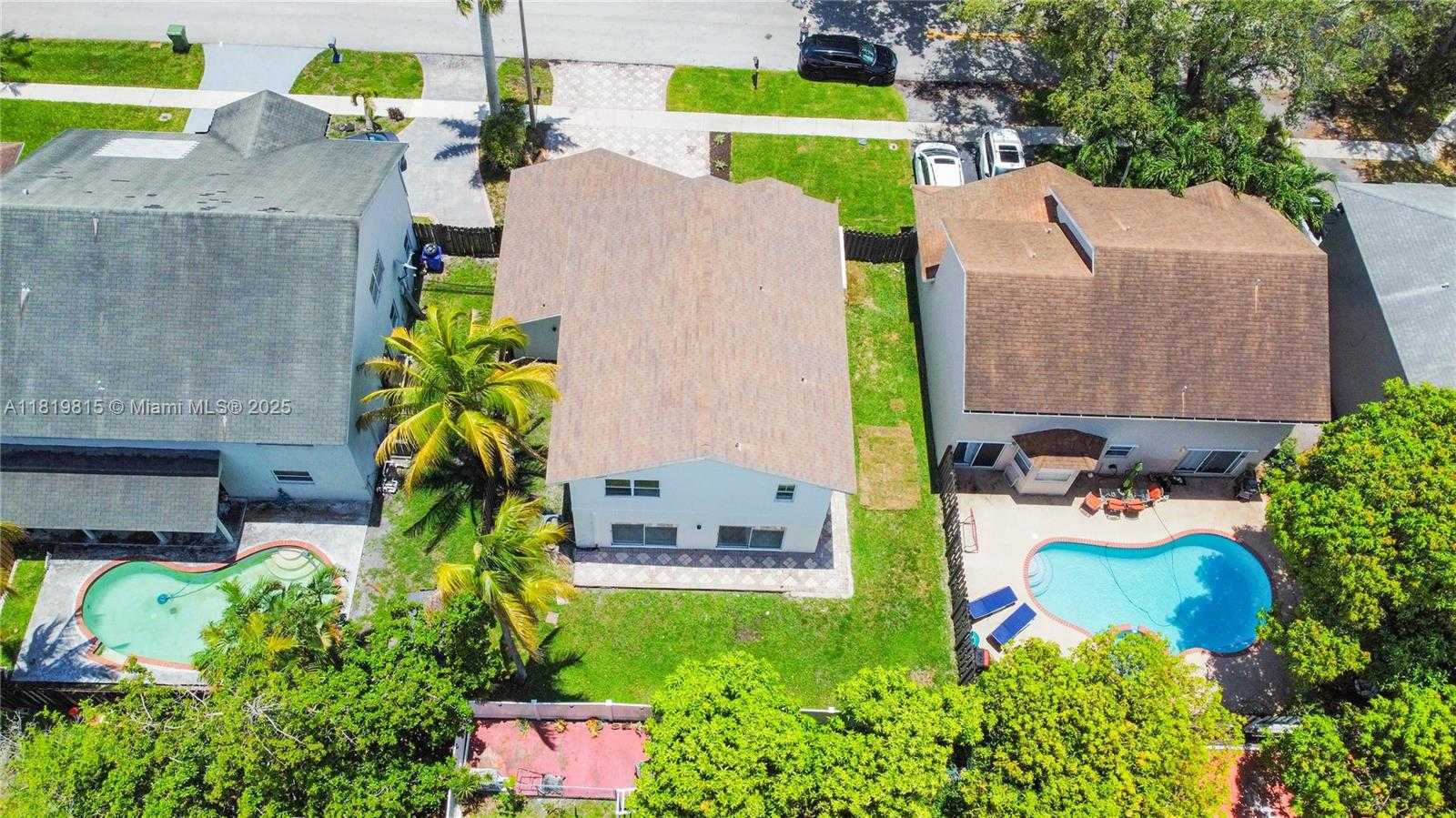 Small Image of 9741 SOUTH WEST 12TH ST, Pembroke Pines Number 37