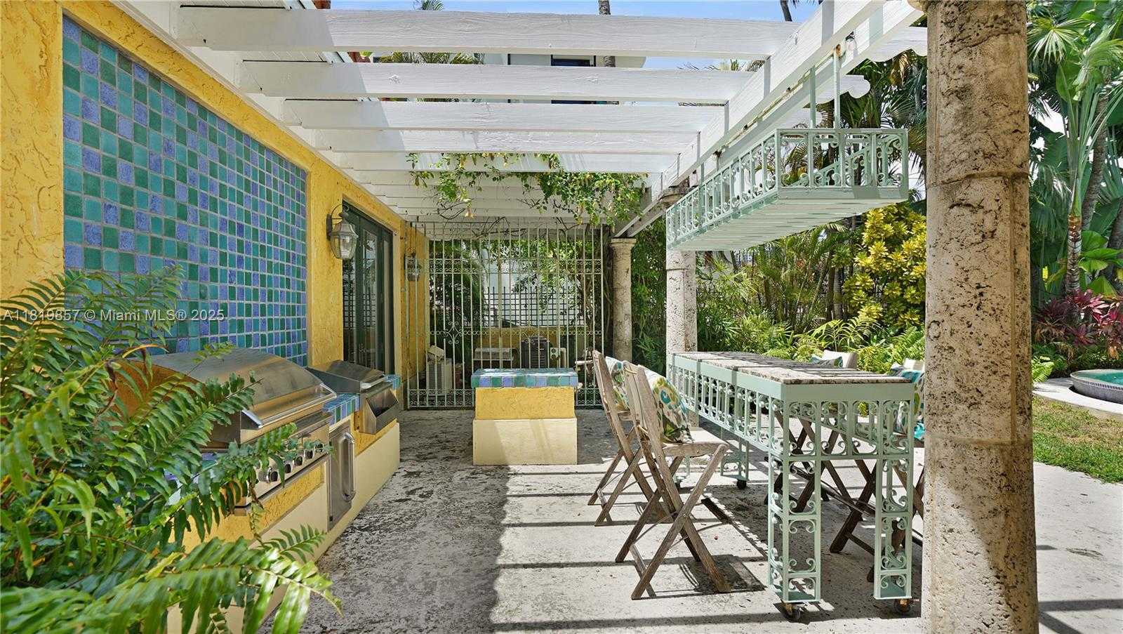 Small Image of 2050 ALTON RD, Miami Beach Number 16