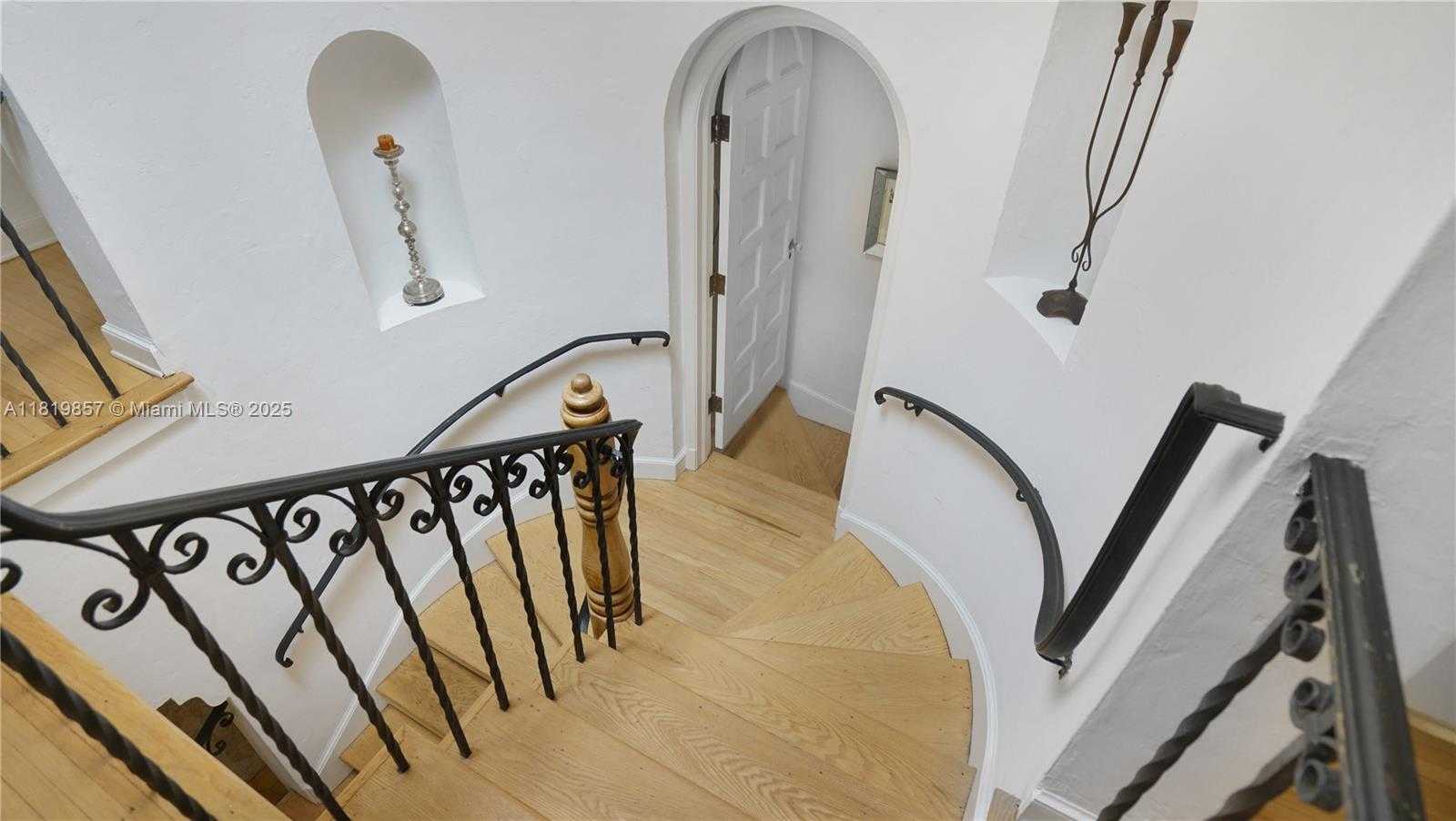 Small Image of 2050 ALTON RD, Miami Beach Number 22