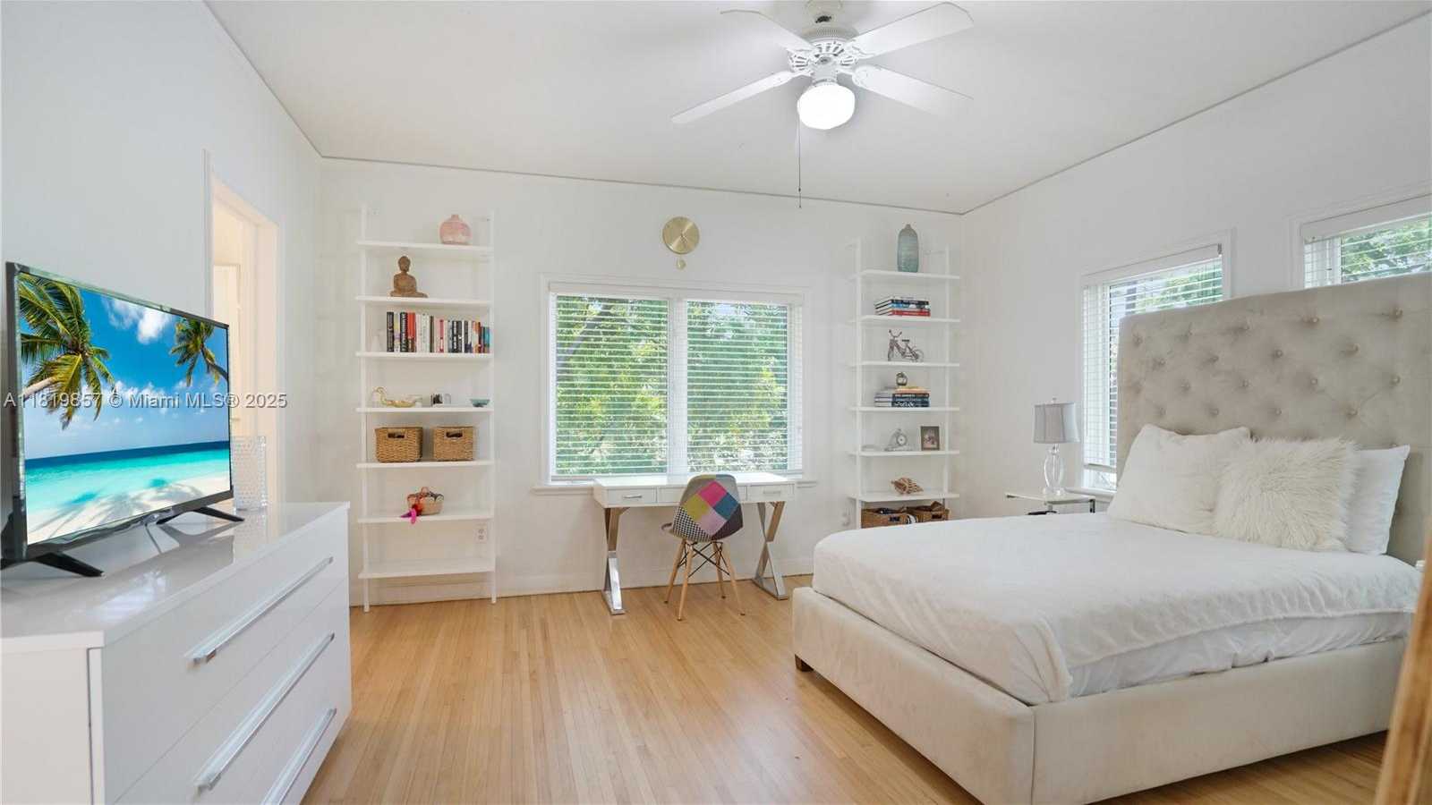 Small Image of 2050 ALTON RD, Miami Beach Number 31
