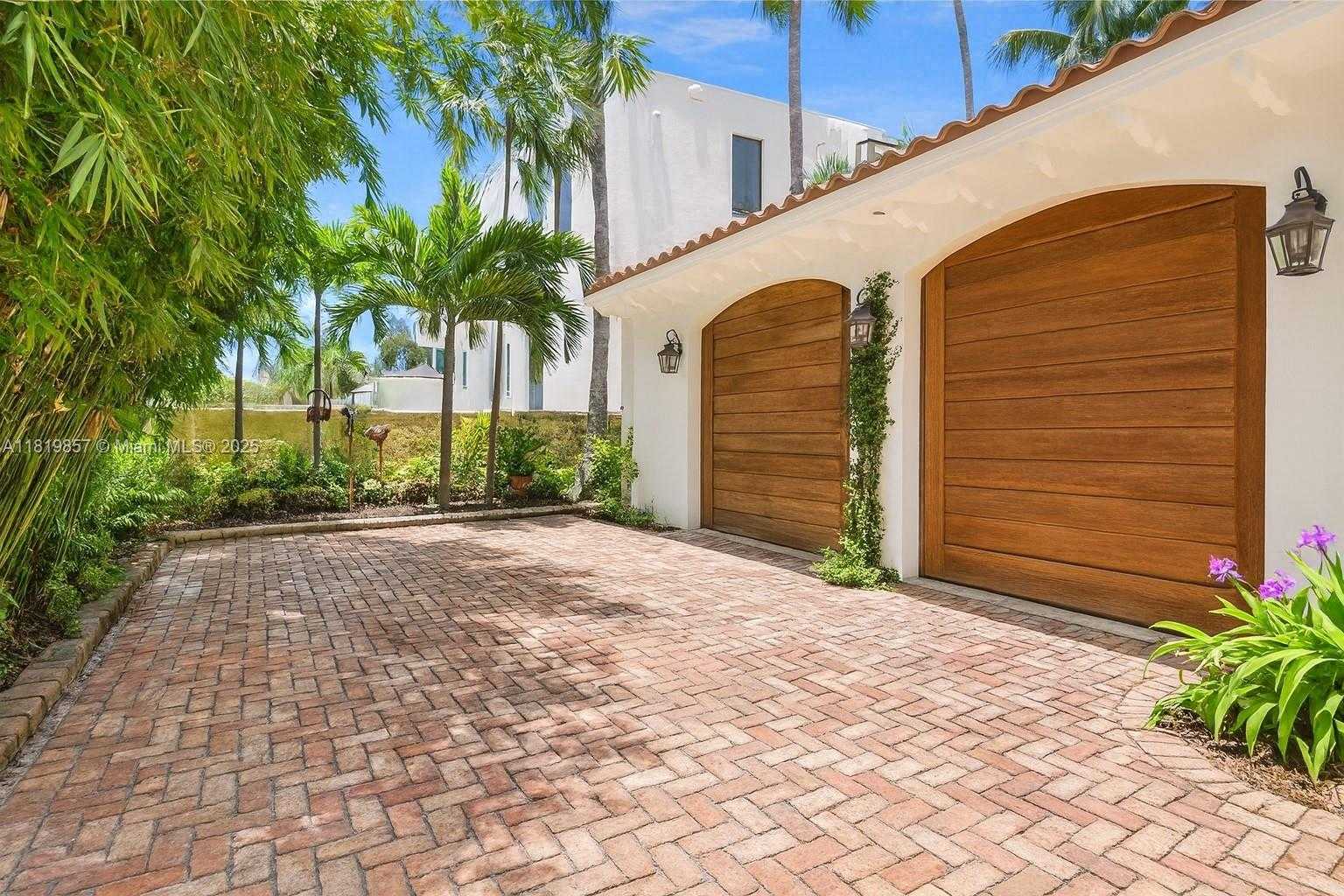 Small Image of 2050 ALTON RD, Miami Beach Number 4