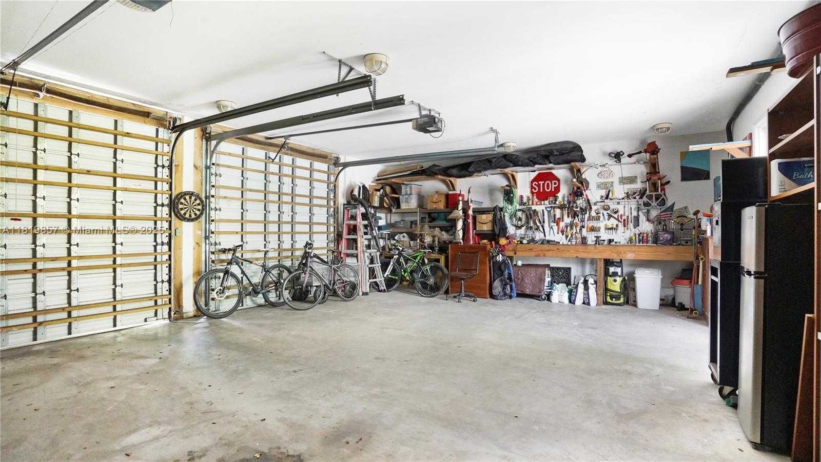 Small Image of 2050 ALTON RD, Miami Beach Number 41