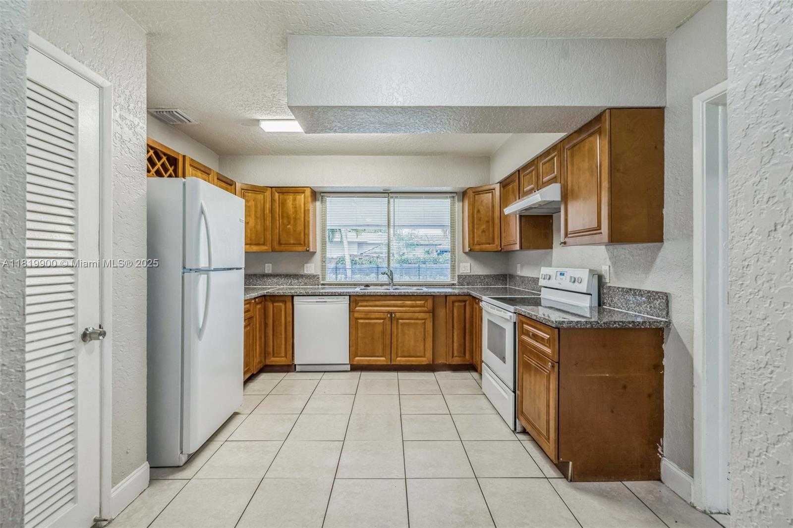 Small Image of 4818 NORTH WEST 8TH ST, Plantation Number 3