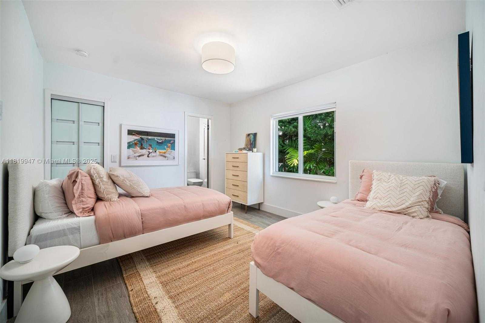 Small Image of 7755 NOREMAC AVE, Miami Beach Number 15