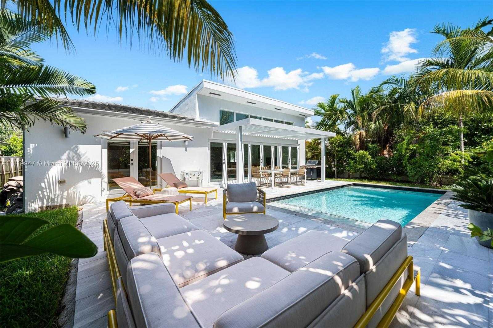 Small Image of 7755 NOREMAC AVE, Miami Beach Number 19