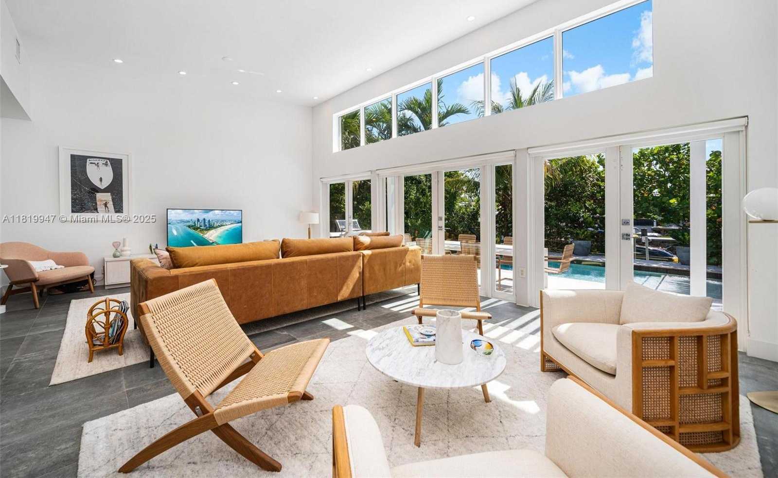 Small Image of 7755 NOREMAC AVE, Miami Beach Number 3