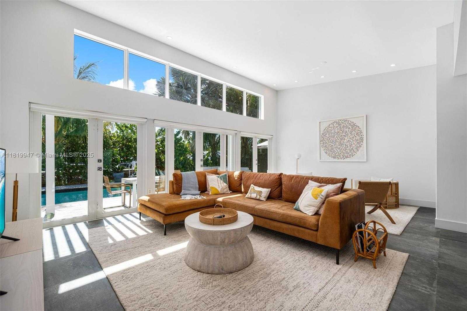 Small Image of 7755 NOREMAC AVE, Miami Beach Number 4