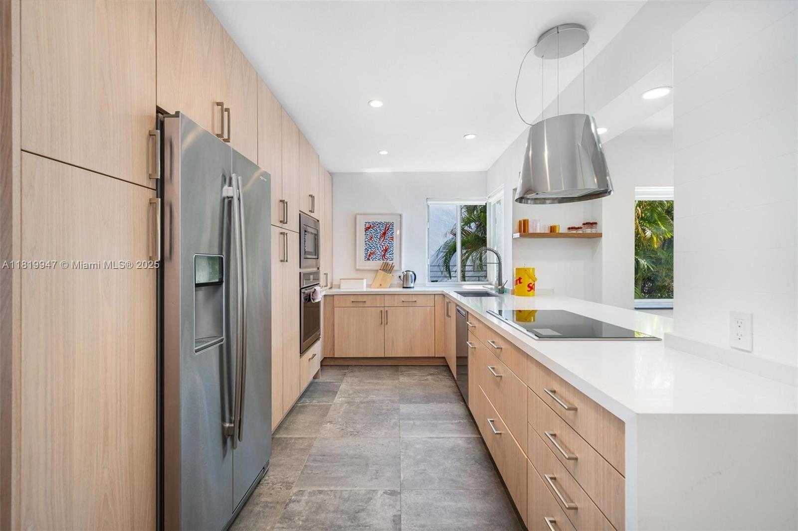 Small Image of 7755 NOREMAC AVE, Miami Beach Number 5