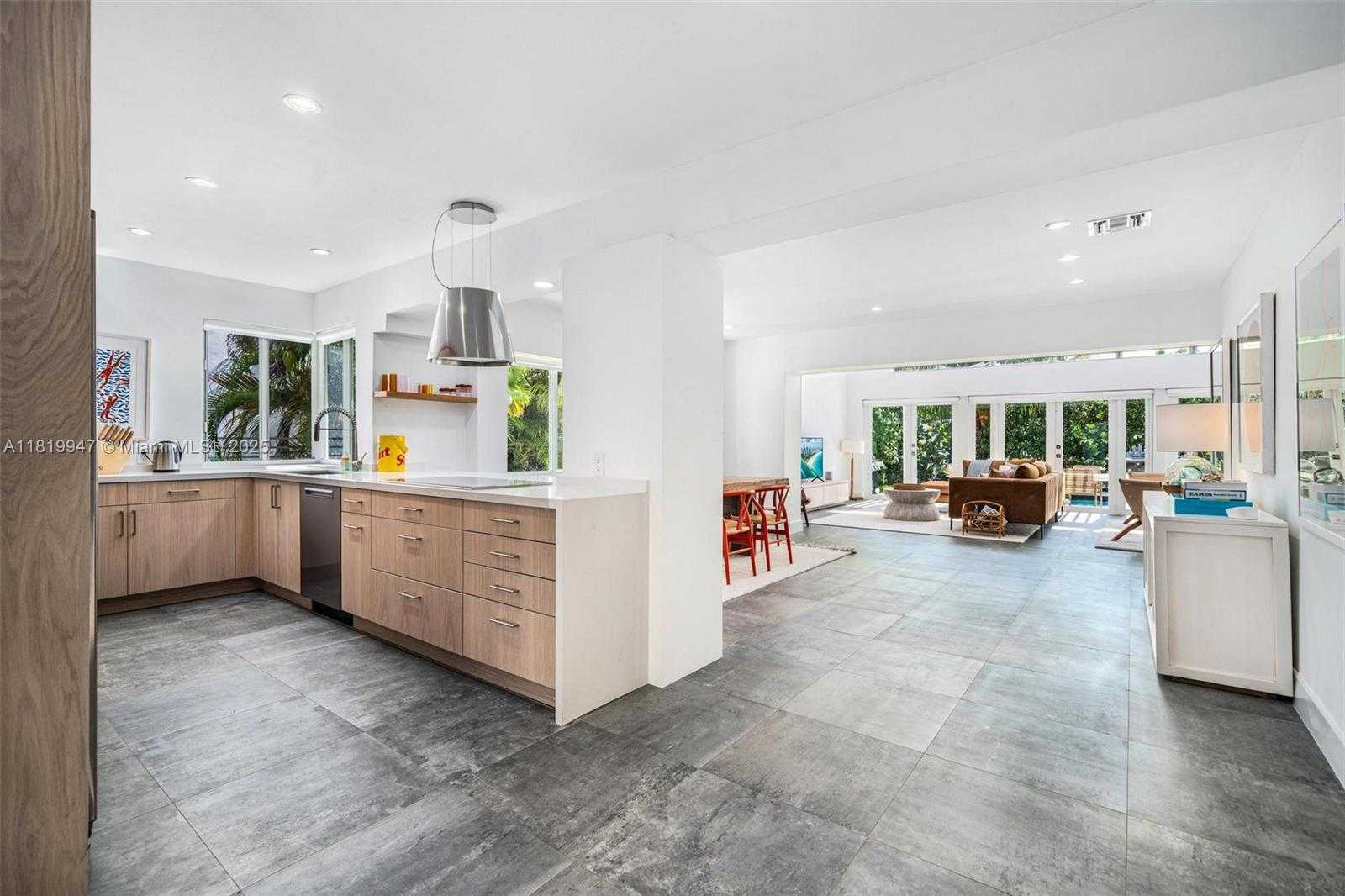 Small Image of 7755 NOREMAC AVE, Miami Beach Number 6