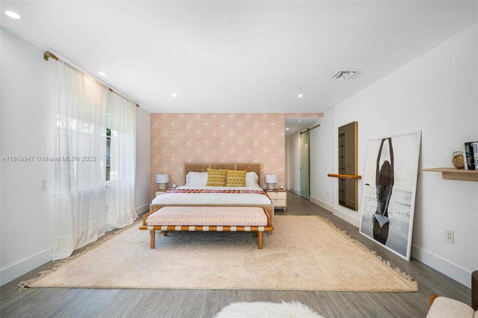 Small Image of 7755 NOREMAC AVE, Miami Beach Number 9