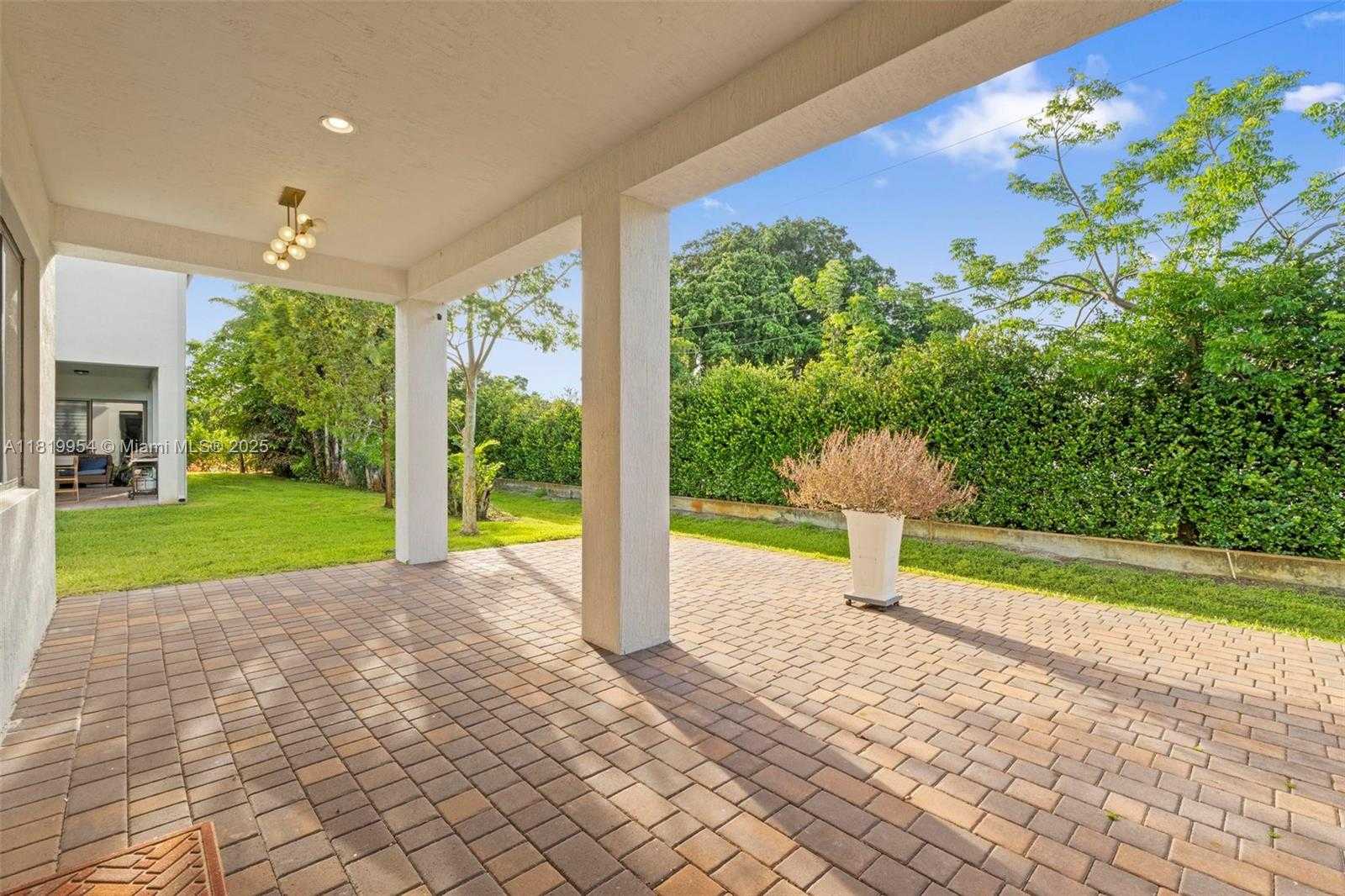 Small Image of 13005 ADDILYN CT, Davie Number 19