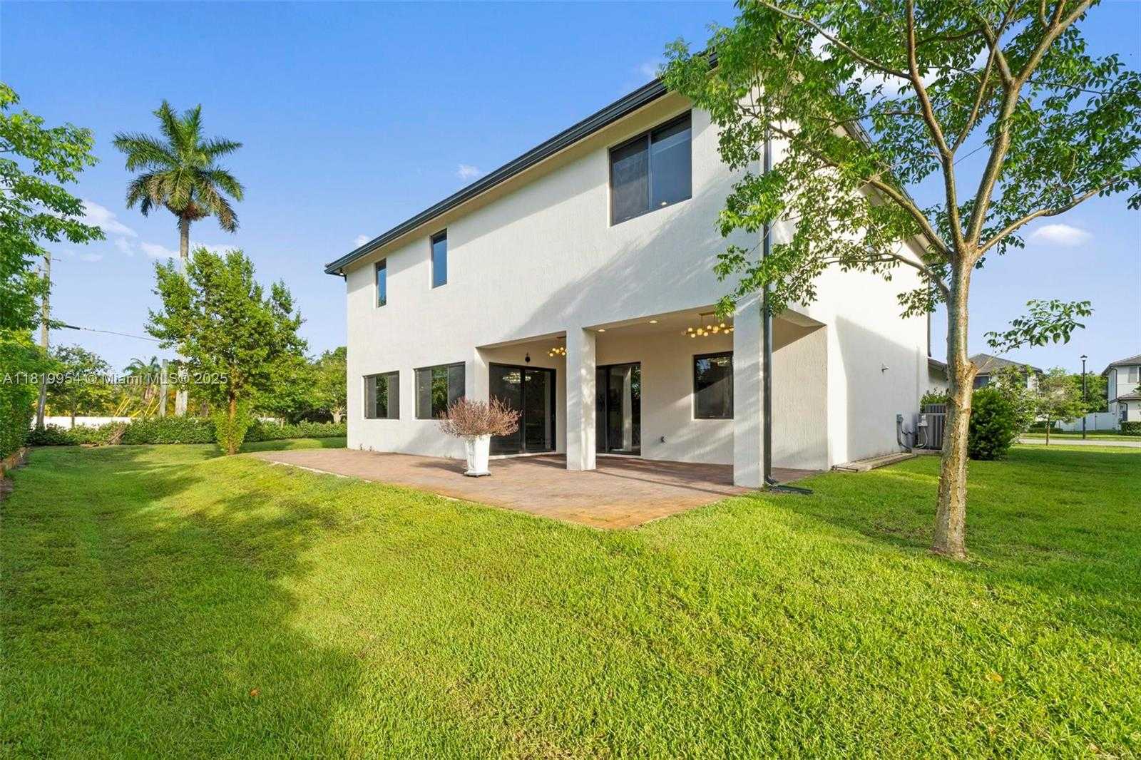 Small Image of 13005 ADDILYN CT, Davie Number 21