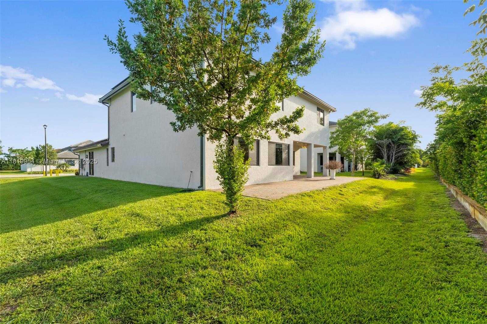 Small Image of 13005 ADDILYN CT, Davie Number 22