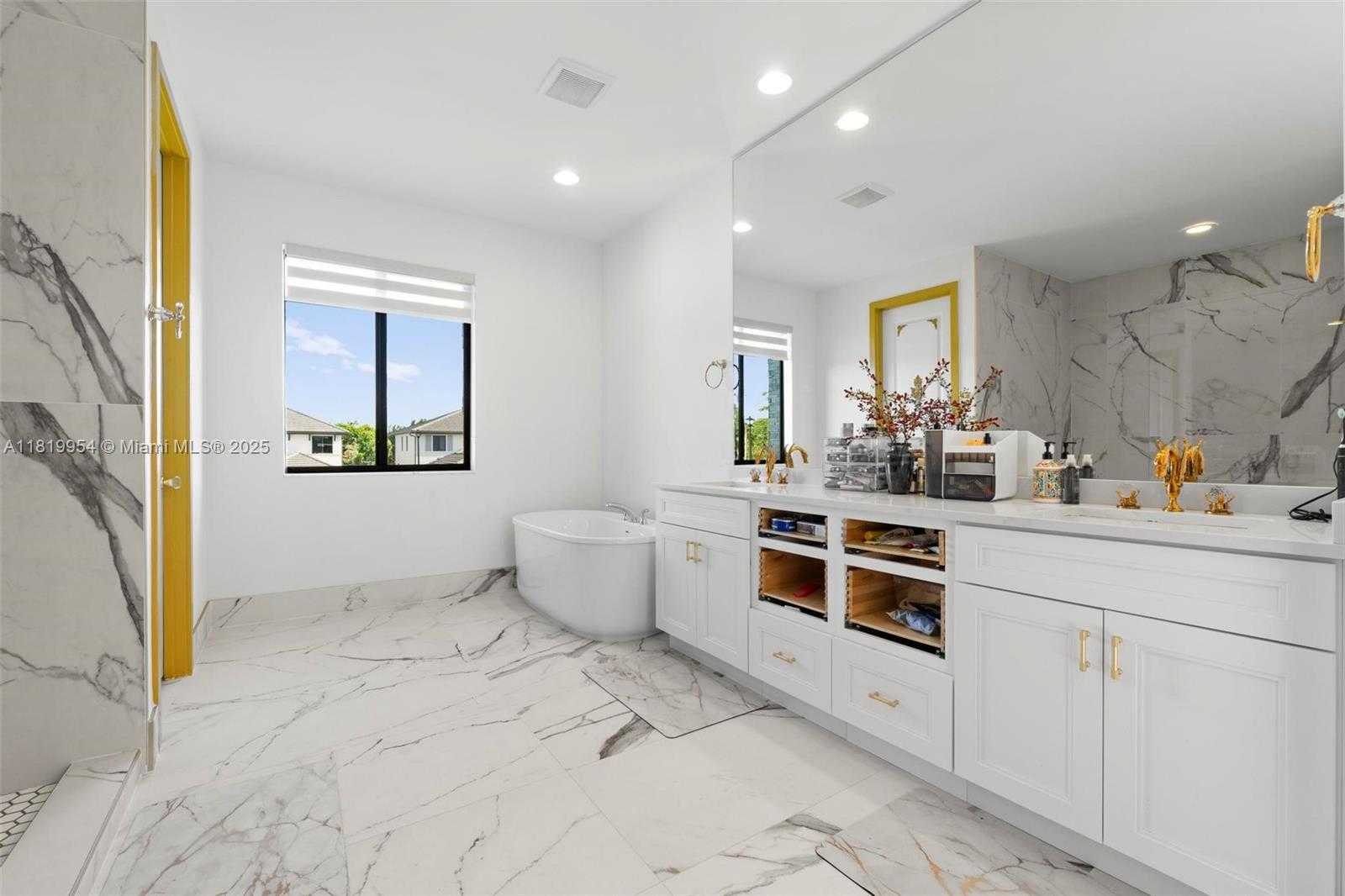 Small Image of 13005 ADDILYN CT, Davie Number 25