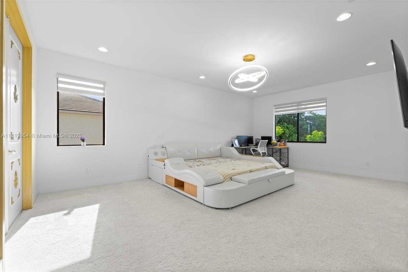 Small Image of 13005 ADDILYN CT, Davie Number 35