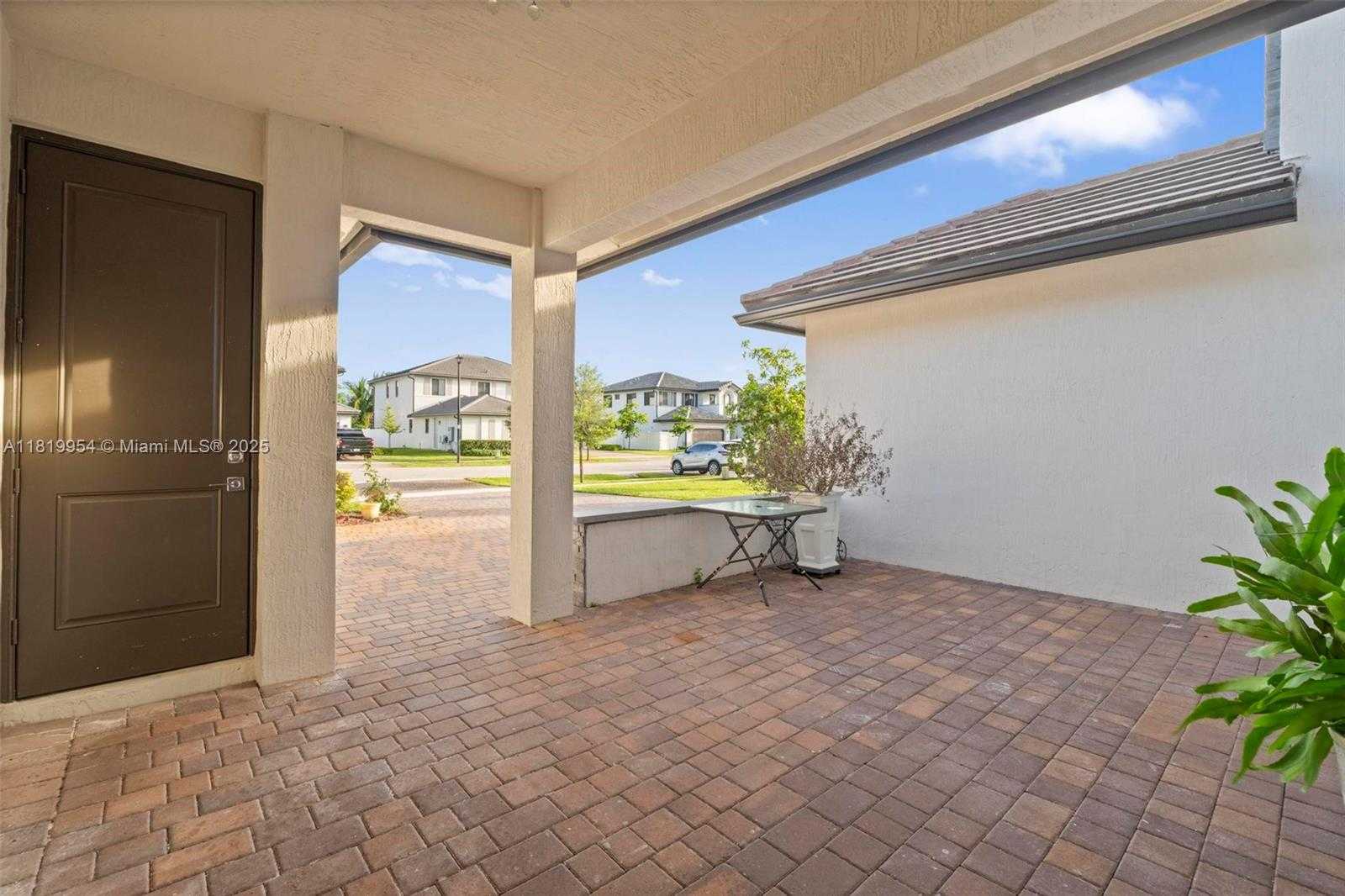 Small Image of 13005 ADDILYN CT, Davie Number 4