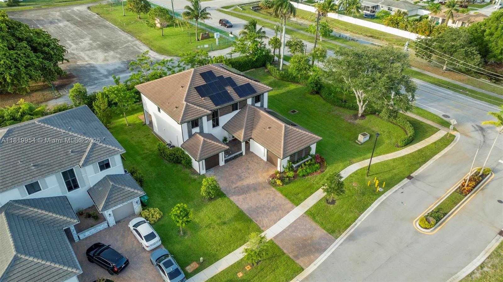 Small Image of 13005 ADDILYN CT, Davie Number 49
