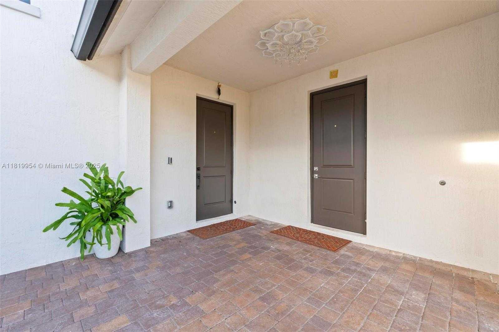 Small Image of 13005 ADDILYN CT, Davie Number 5