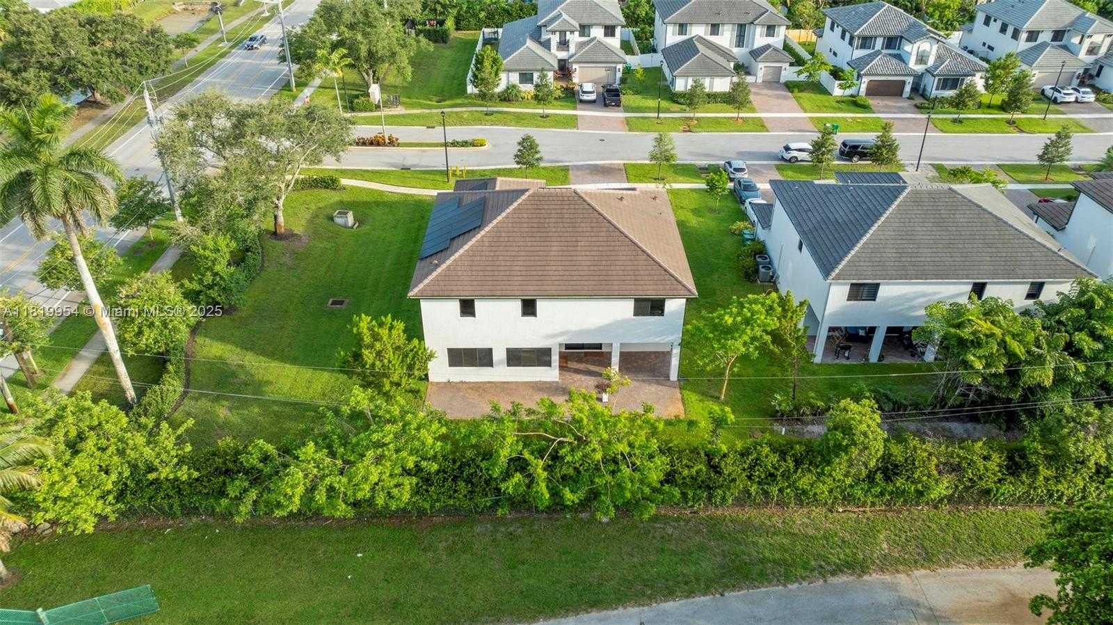 Small Image of 13005 ADDILYN CT, Davie Number 52