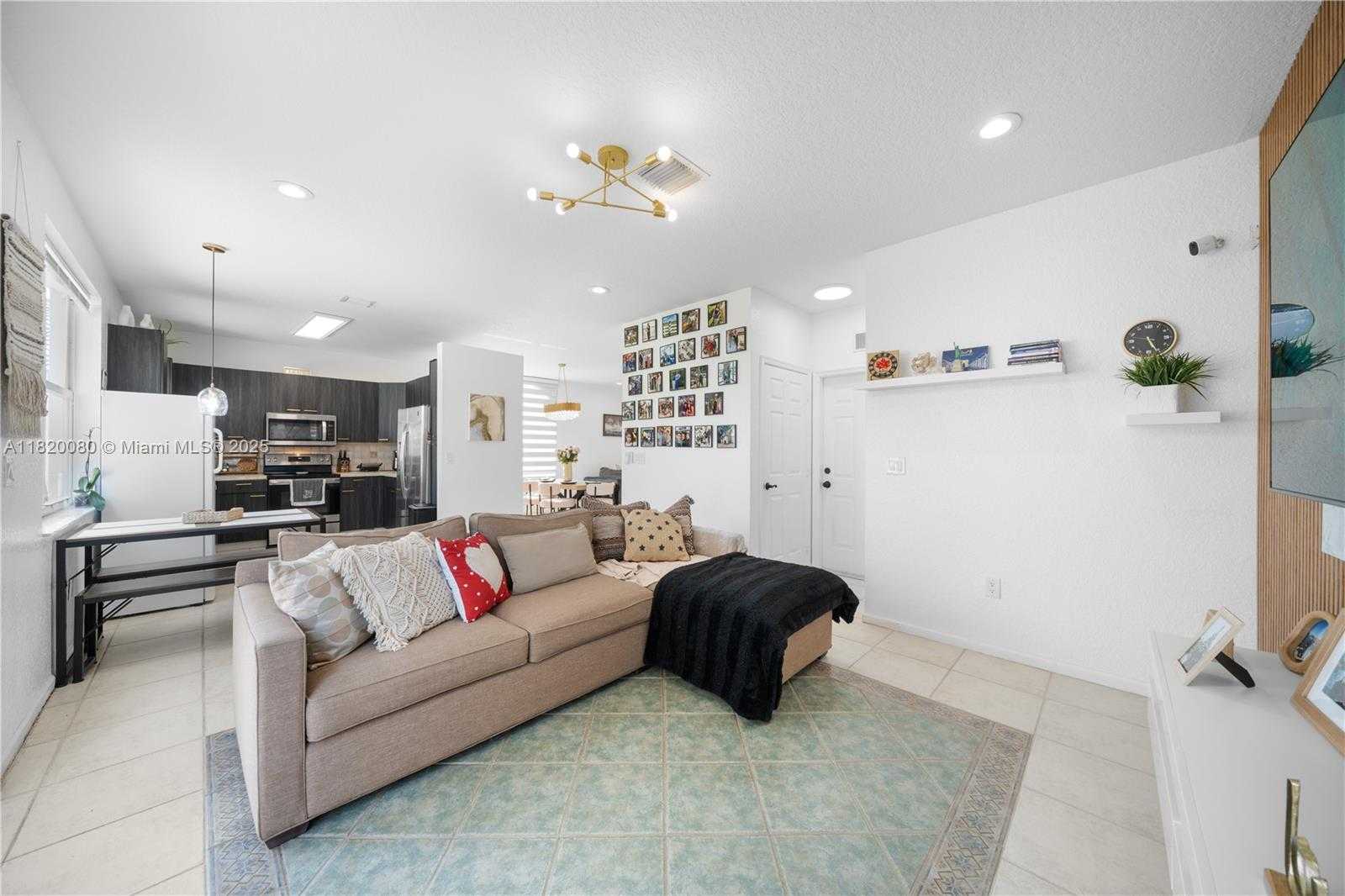 Small Image of 15872 NORTH WEST 21ST ST, Pembroke Pines Number 13