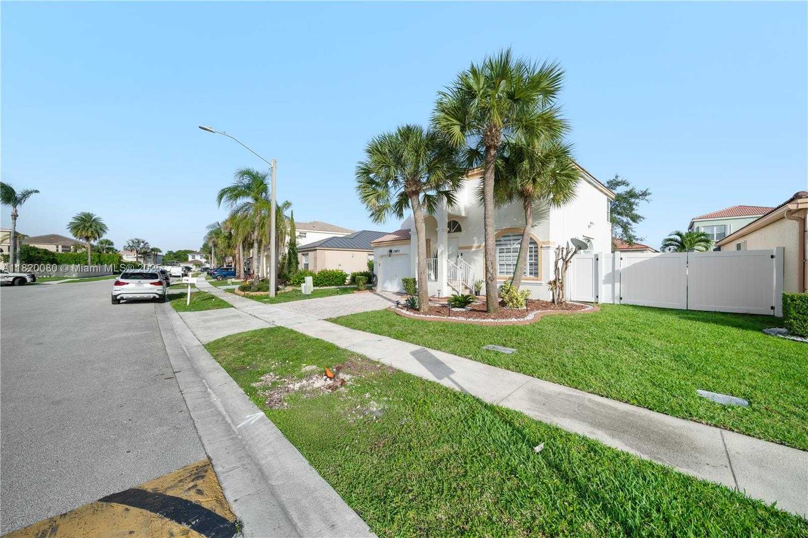 Small Image of 15872 NORTH WEST 21ST ST, Pembroke Pines Number 3