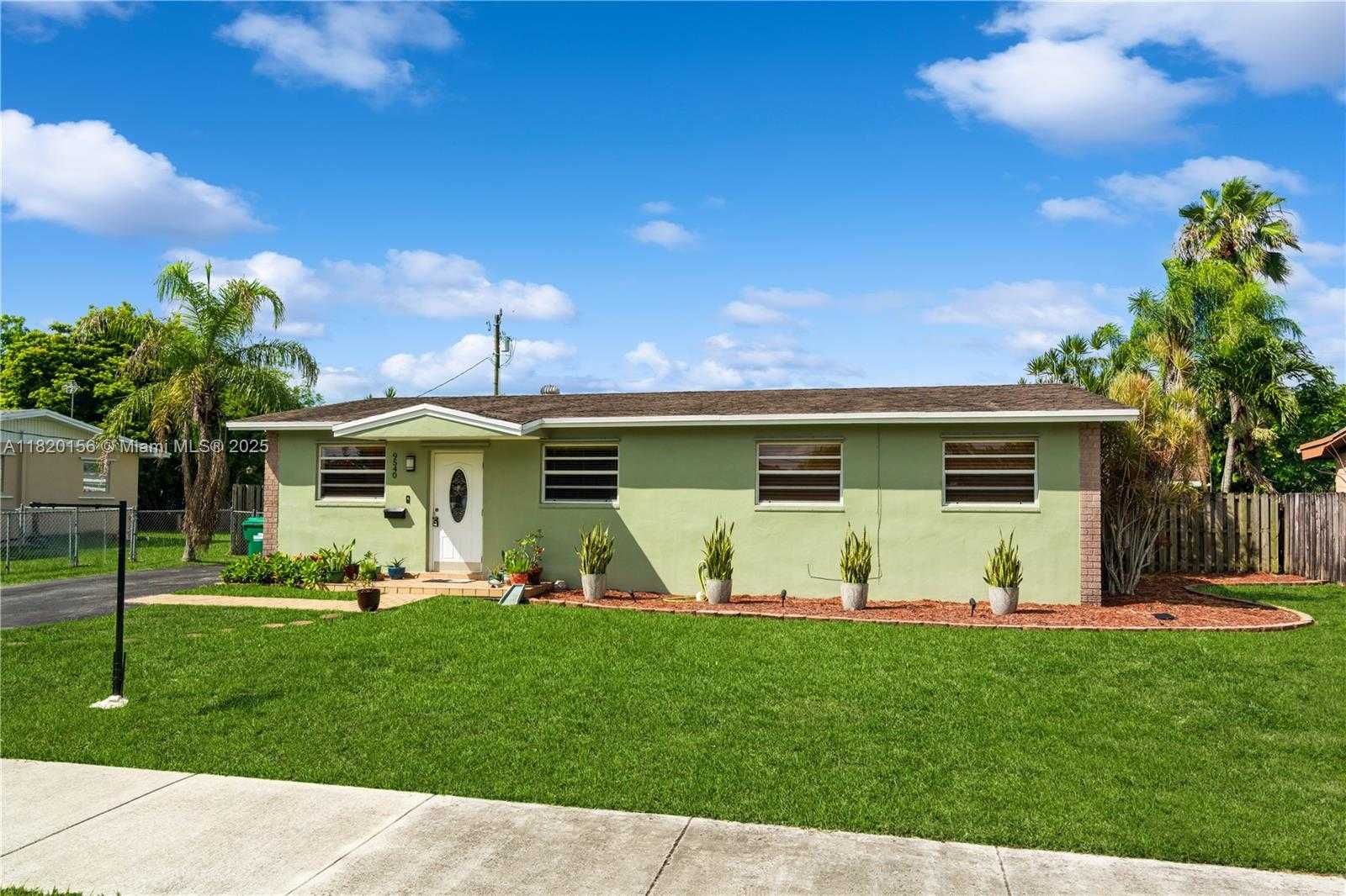 Small Image of 9540 LISA RD, Cutler Bay Number 2