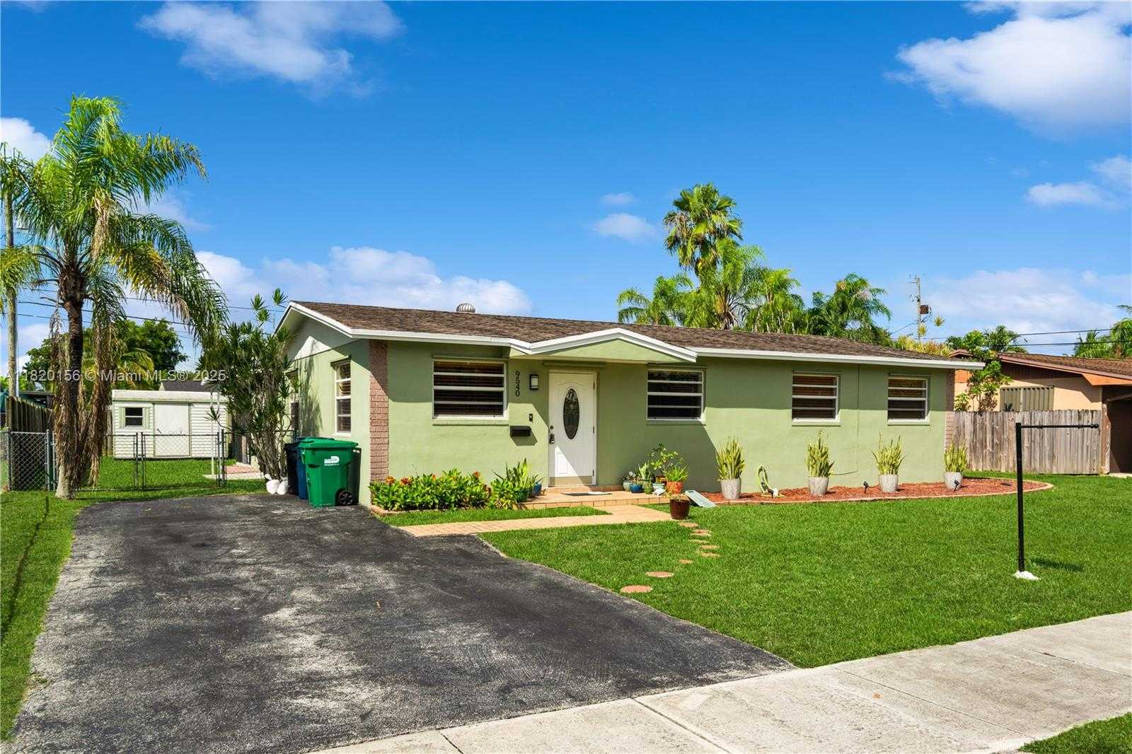Small Image of 9540 LISA RD, Cutler Bay Number 4
