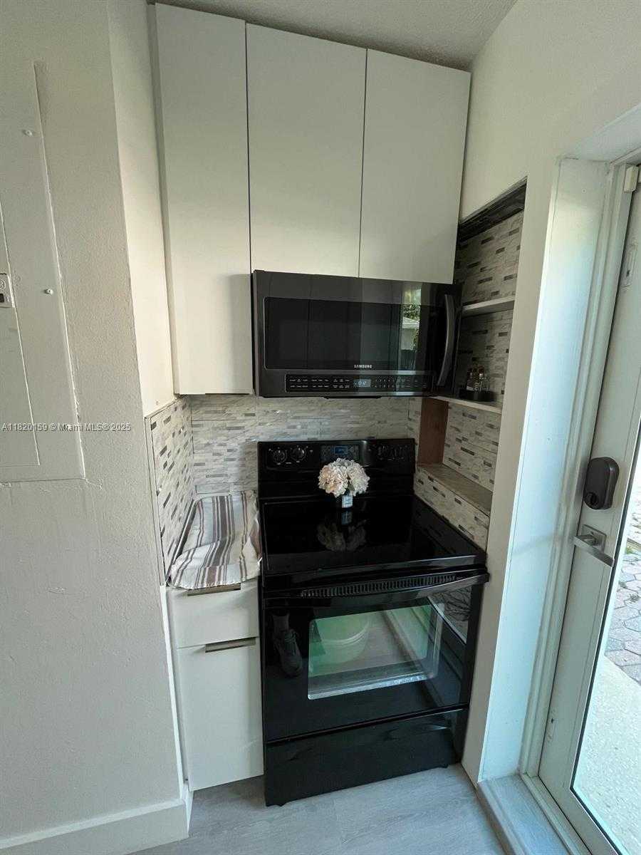 Small Image of 872 NORTH WEST 16TH TER, Fort Lauderdale Number 10