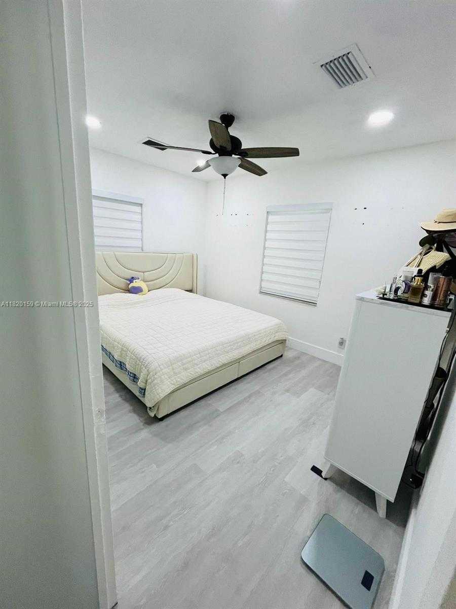 Small Image of 872 NORTH WEST 16TH TER, Fort Lauderdale Number 15