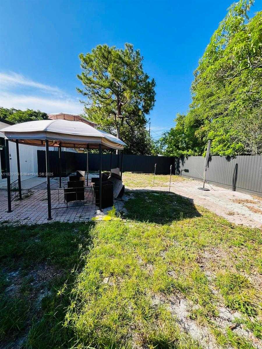 Small Image of 872 NORTH WEST 16TH TER, Fort Lauderdale Number 2