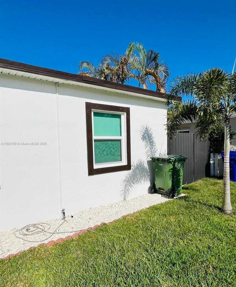 Small Image of 872 NORTH WEST 16TH TER, Fort Lauderdale Number 3