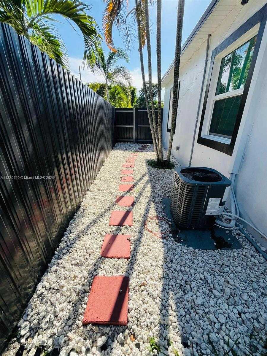 Small Image of 872 NORTH WEST 16TH TER, Fort Lauderdale Number 4