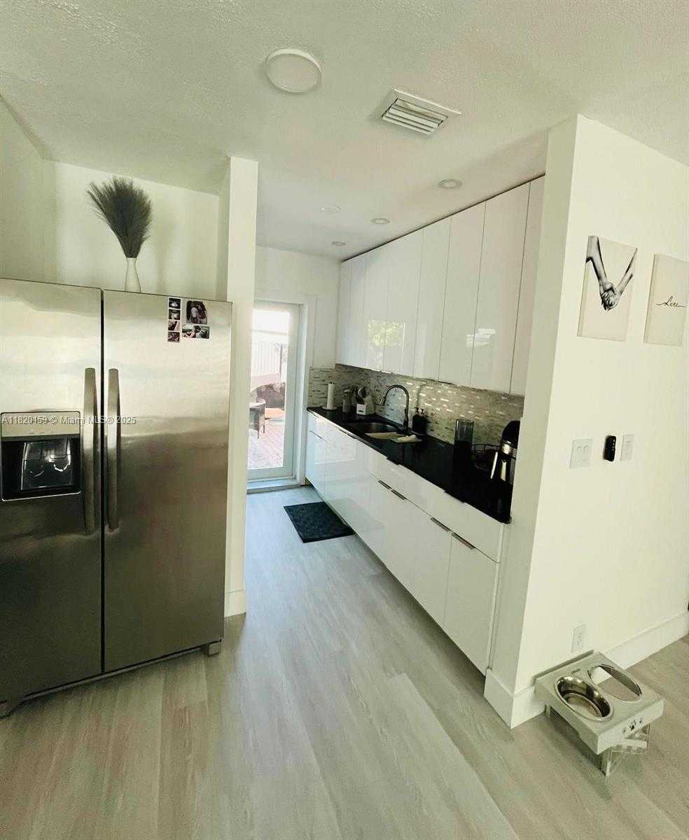 Small Image of 872 NORTH WEST 16TH TER, Fort Lauderdale Number 9