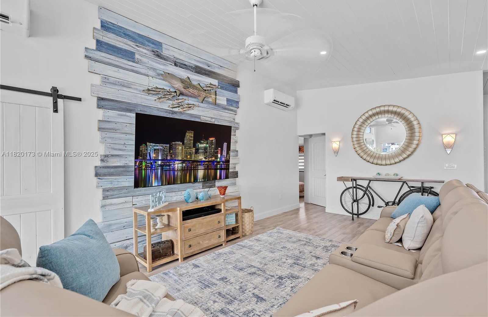 Small Image of 250 LOWER MATECUMBE RD, Key Largo Number 31