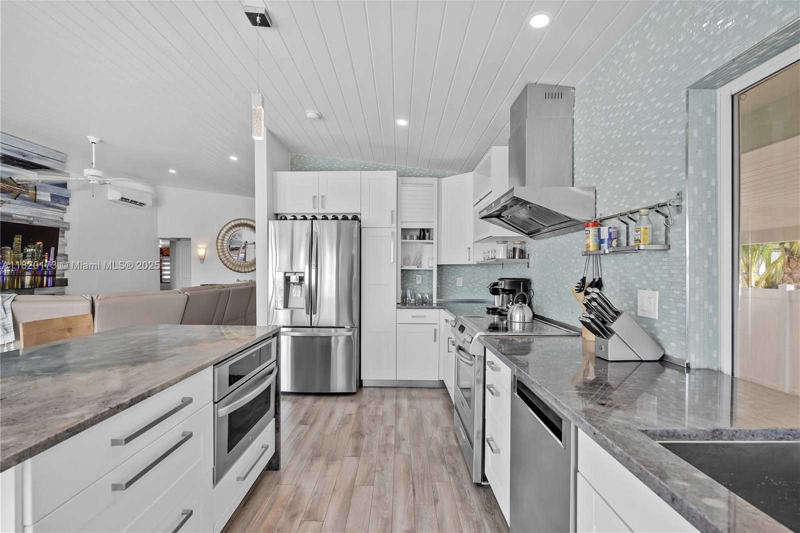 Small Image of 250 LOWER MATECUMBE RD, Key Largo Number 36