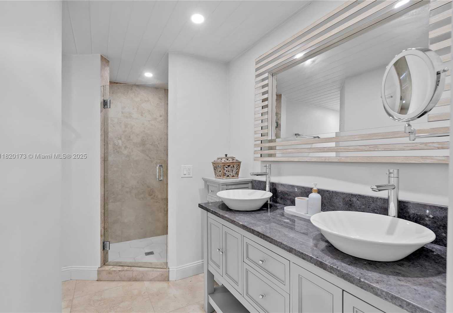 Small Image of 250 LOWER MATECUMBE RD, Key Largo Number 49