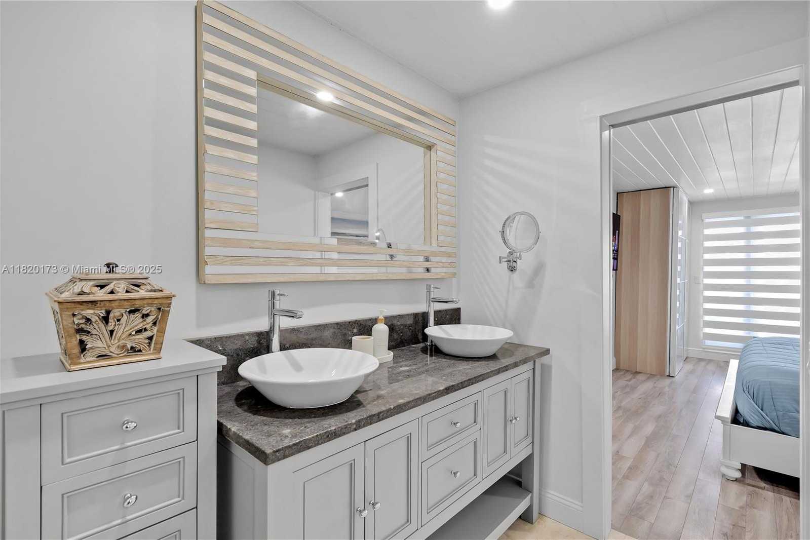 Small Image of 250 LOWER MATECUMBE RD, Key Largo Number 51