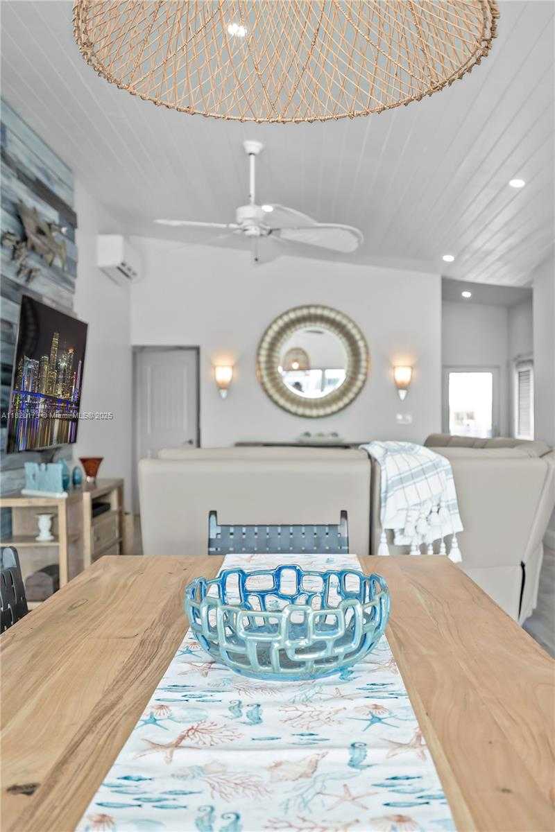 Small Image of 250 LOWER MATECUMBE RD, Key Largo Number 67