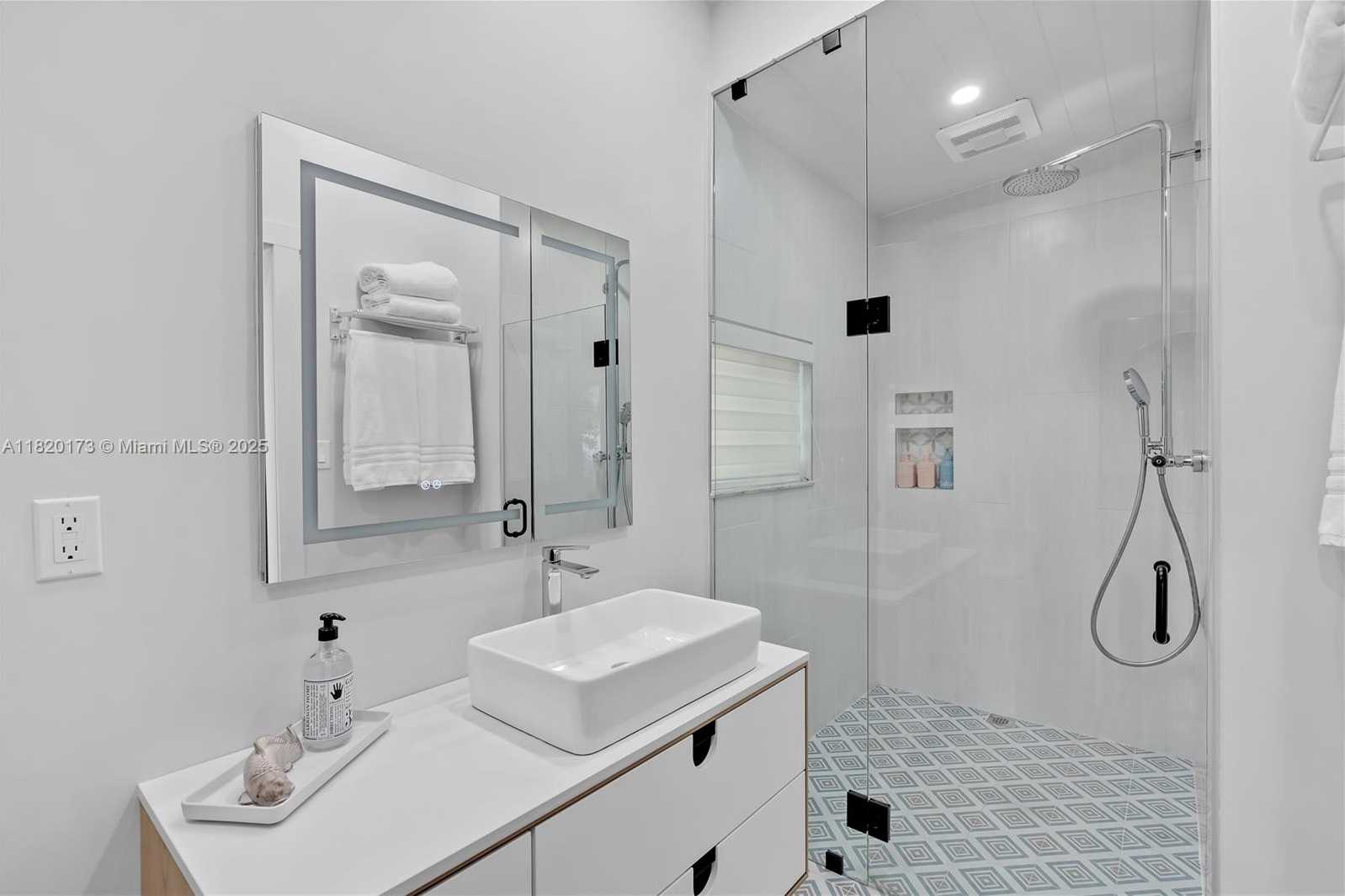 Small Image of 250 LOWER MATECUMBE RD, Key Largo Number 72