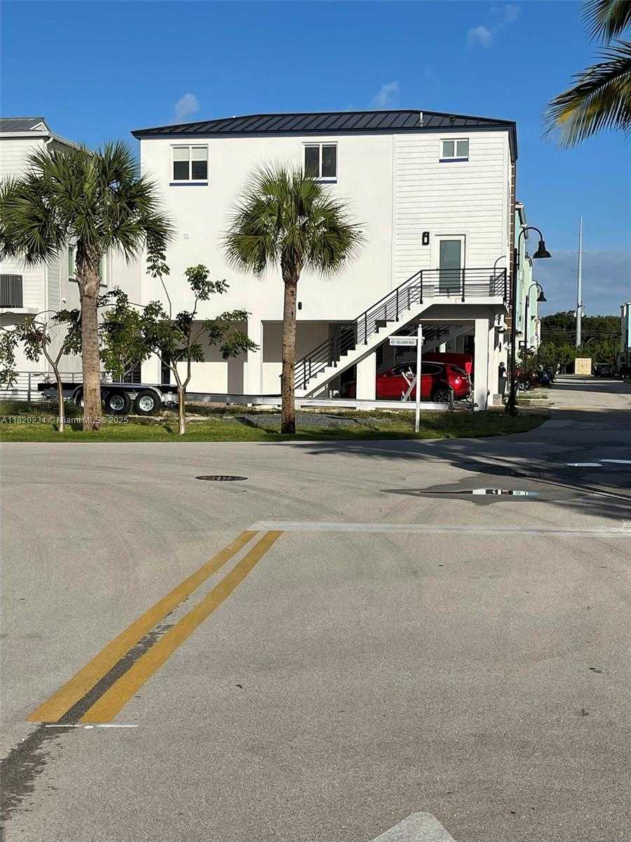 Small Image of 94825 OVERSEAS HWY #237, Key Largo Number 19
