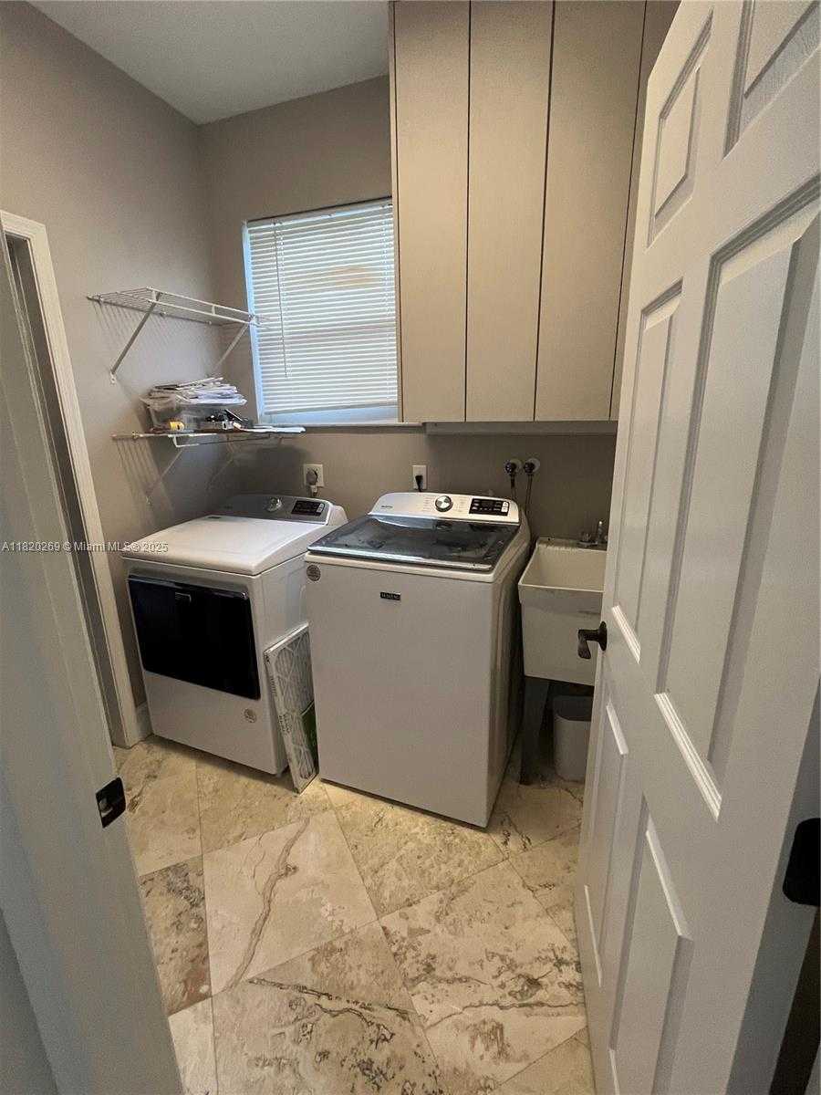 Small Image of 1290 GINGER CIR, Weston Number 11