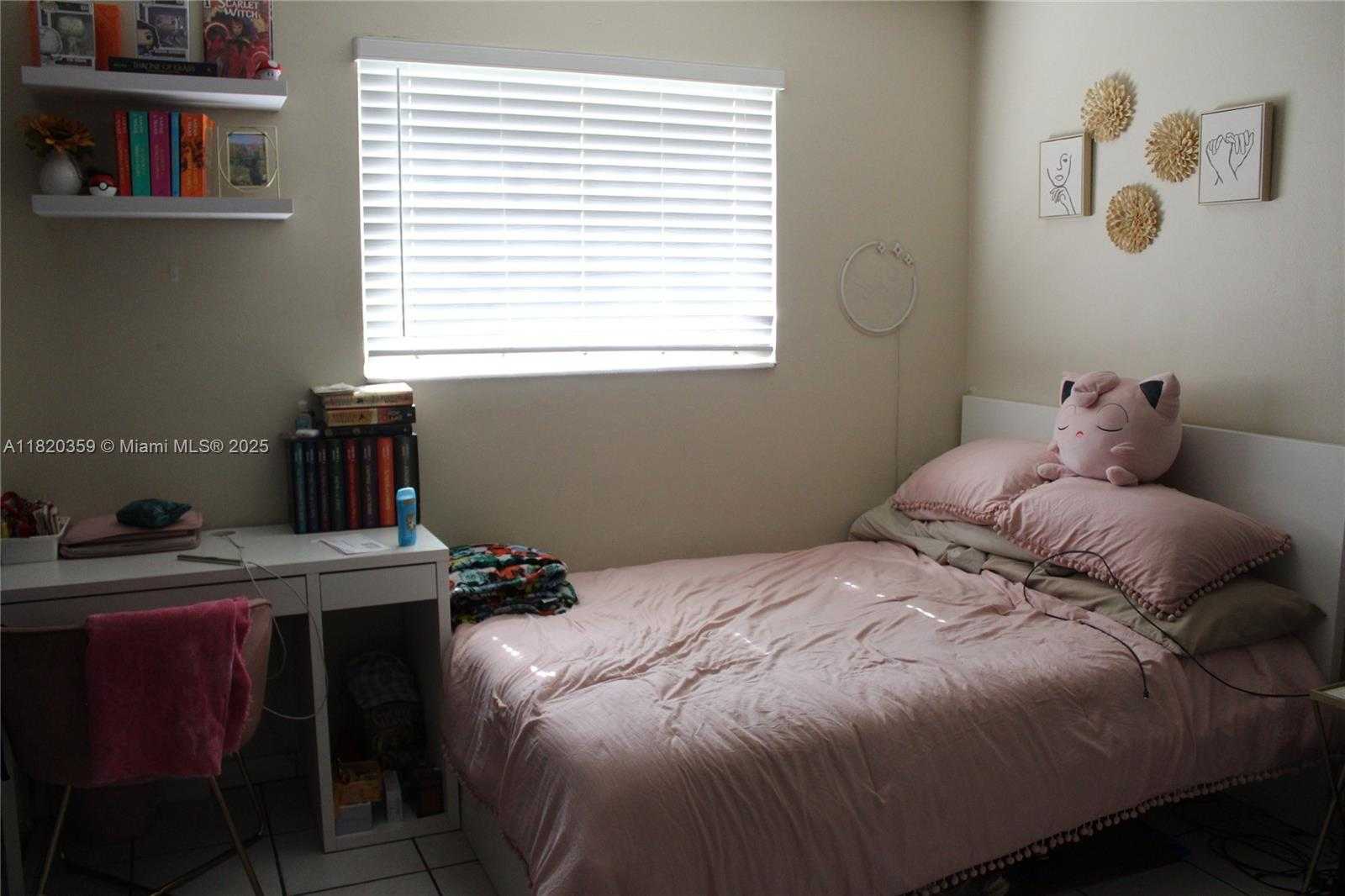 Small Image of 17820 NORTH WEST 82ND AVE, Hialeah Number 2