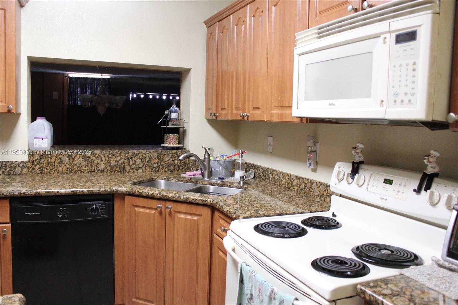 Small Image of 17820 NORTH WEST 82ND AVE, Hialeah Number 5