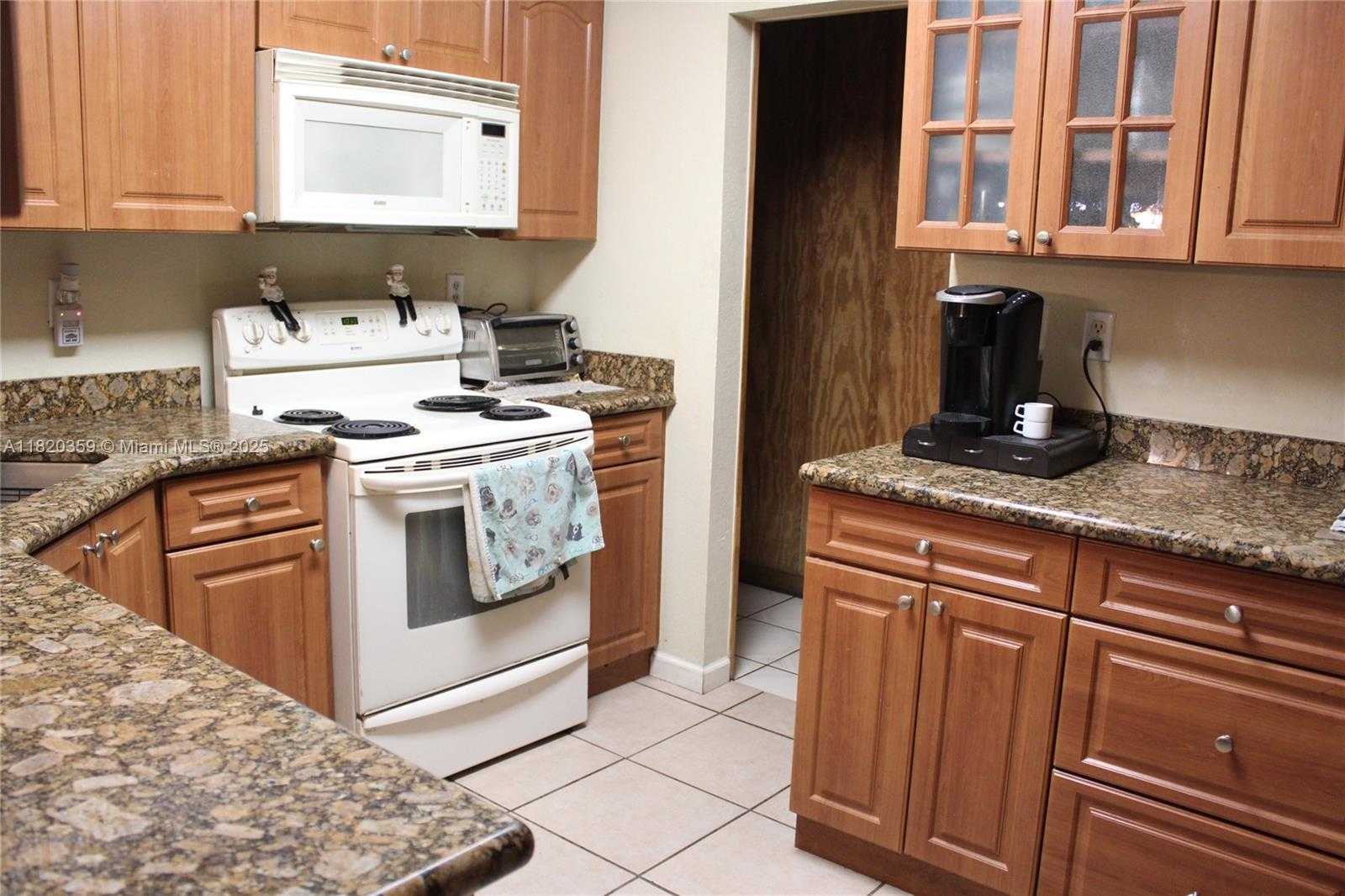 Small Image of 17820 NORTH WEST 82ND AVE, Hialeah Number 6