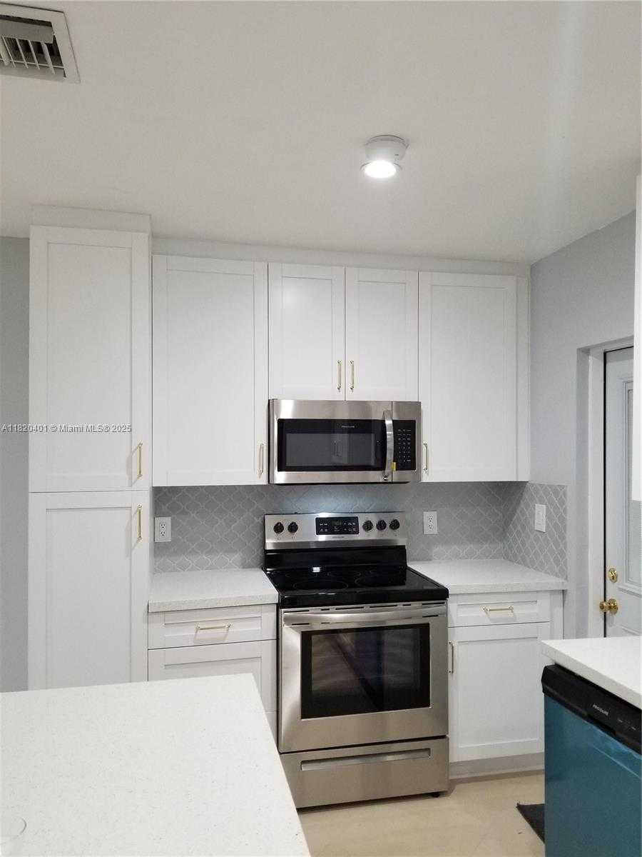 Small Image of 1016 NORTH EAST 4 AVENUE, Homestead Number 3