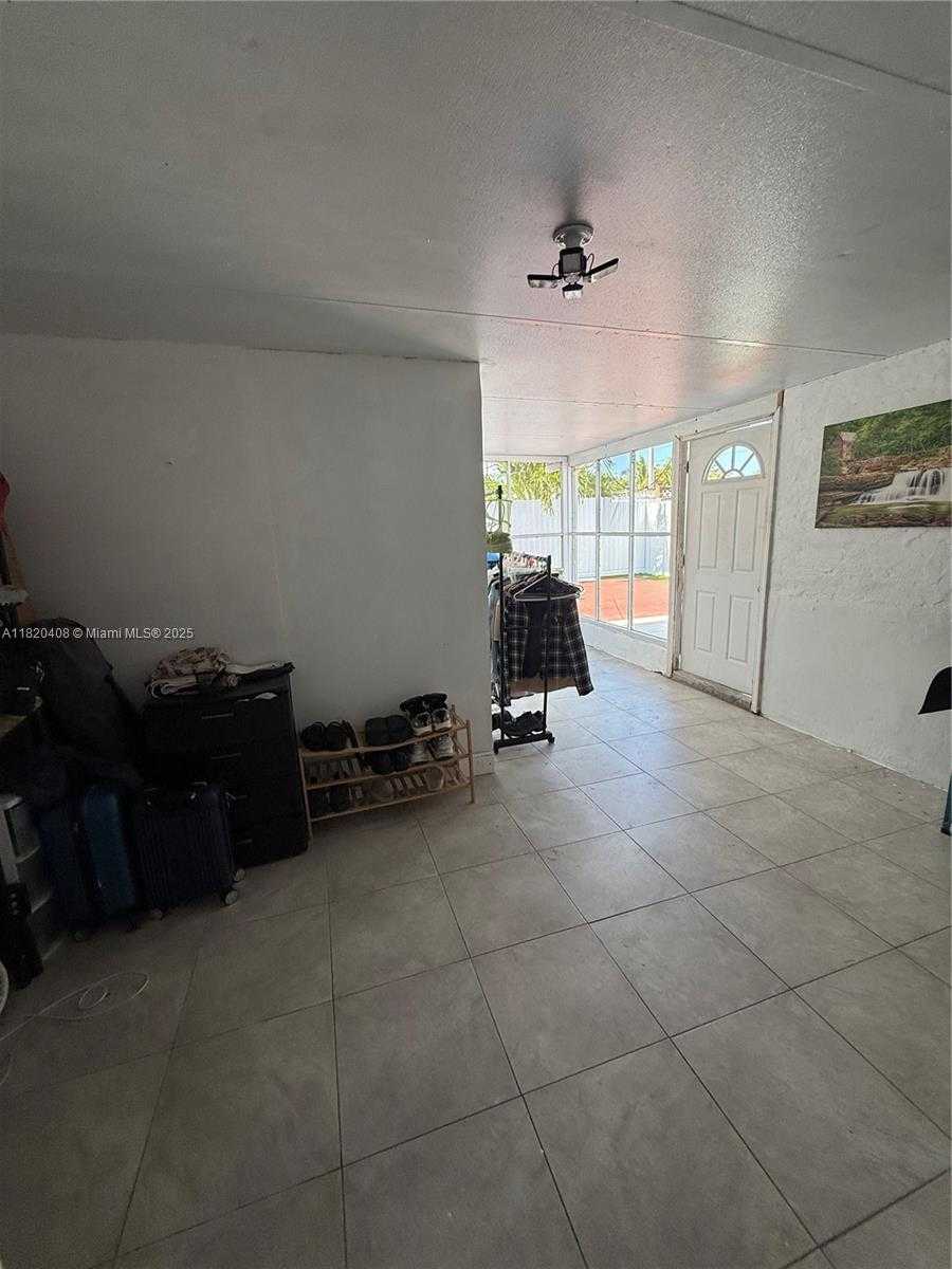Small Image of 7811 SHERIDAN ST, Hollywood Number 11