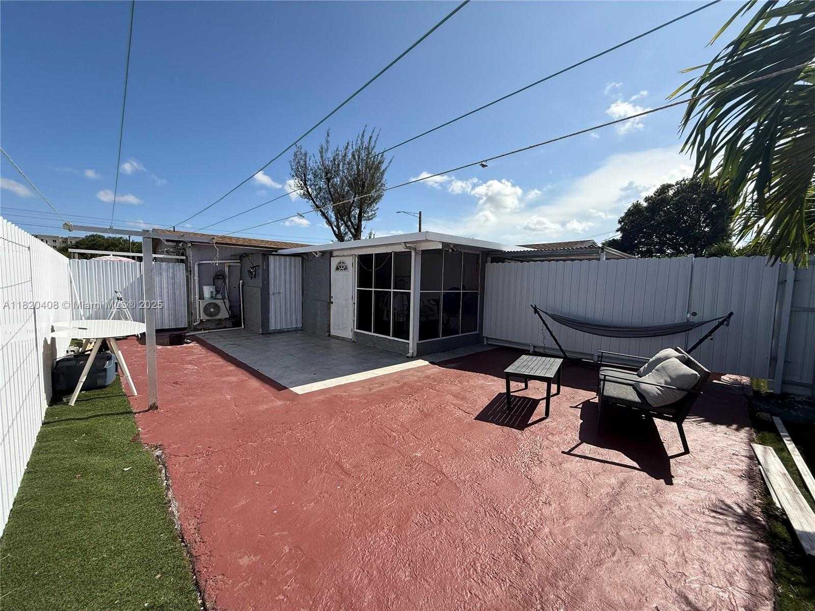 Small Image of 7811 SHERIDAN ST, Hollywood Number 12