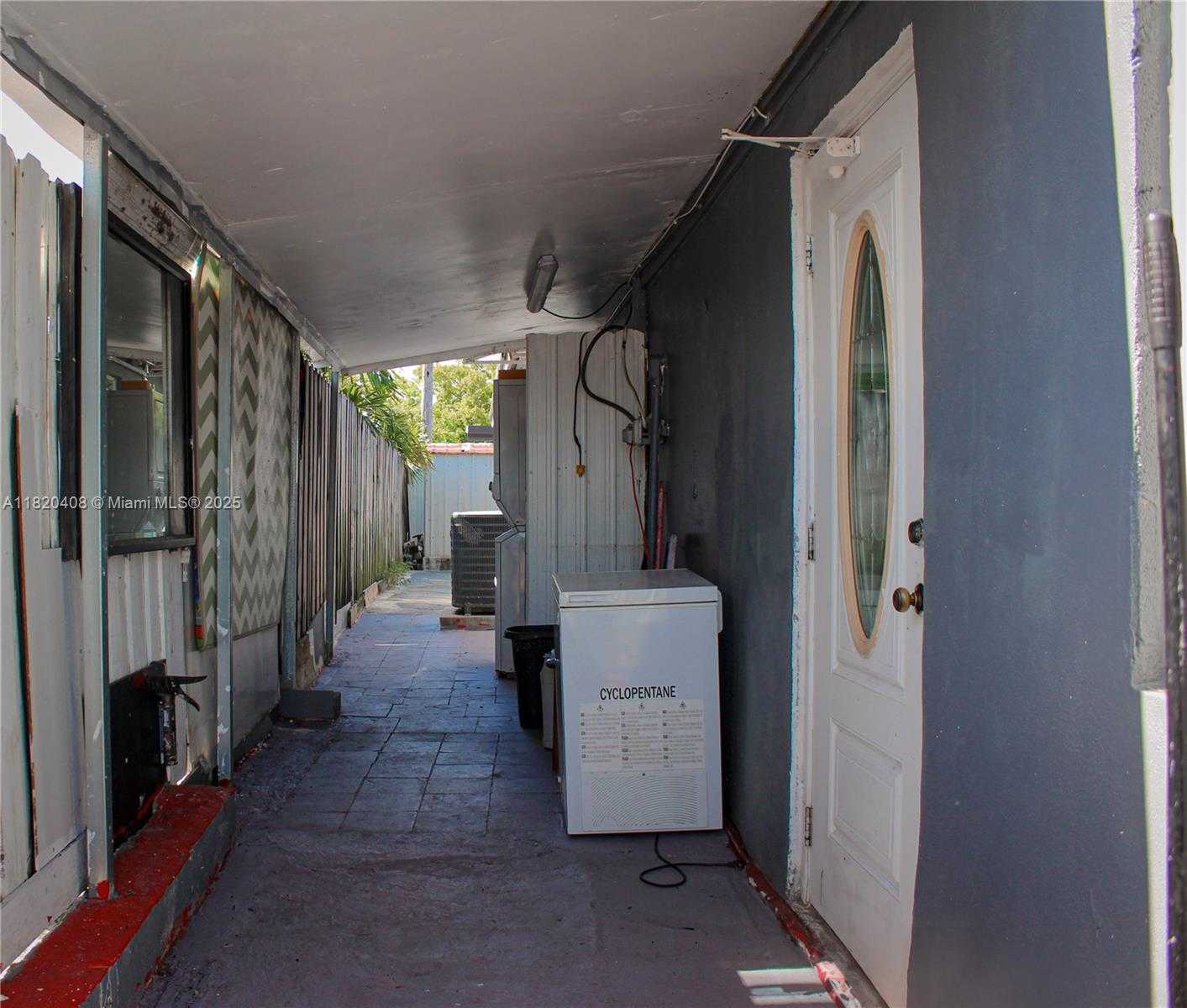 Small Image of 7811 SHERIDAN ST, Hollywood Number 13