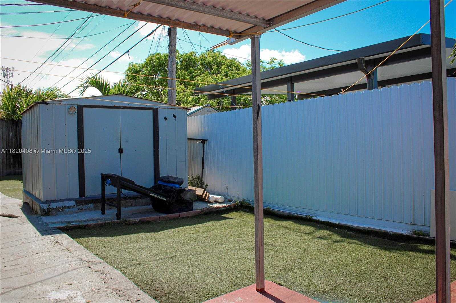 Small Image of 7811 SHERIDAN ST, Hollywood Number 15